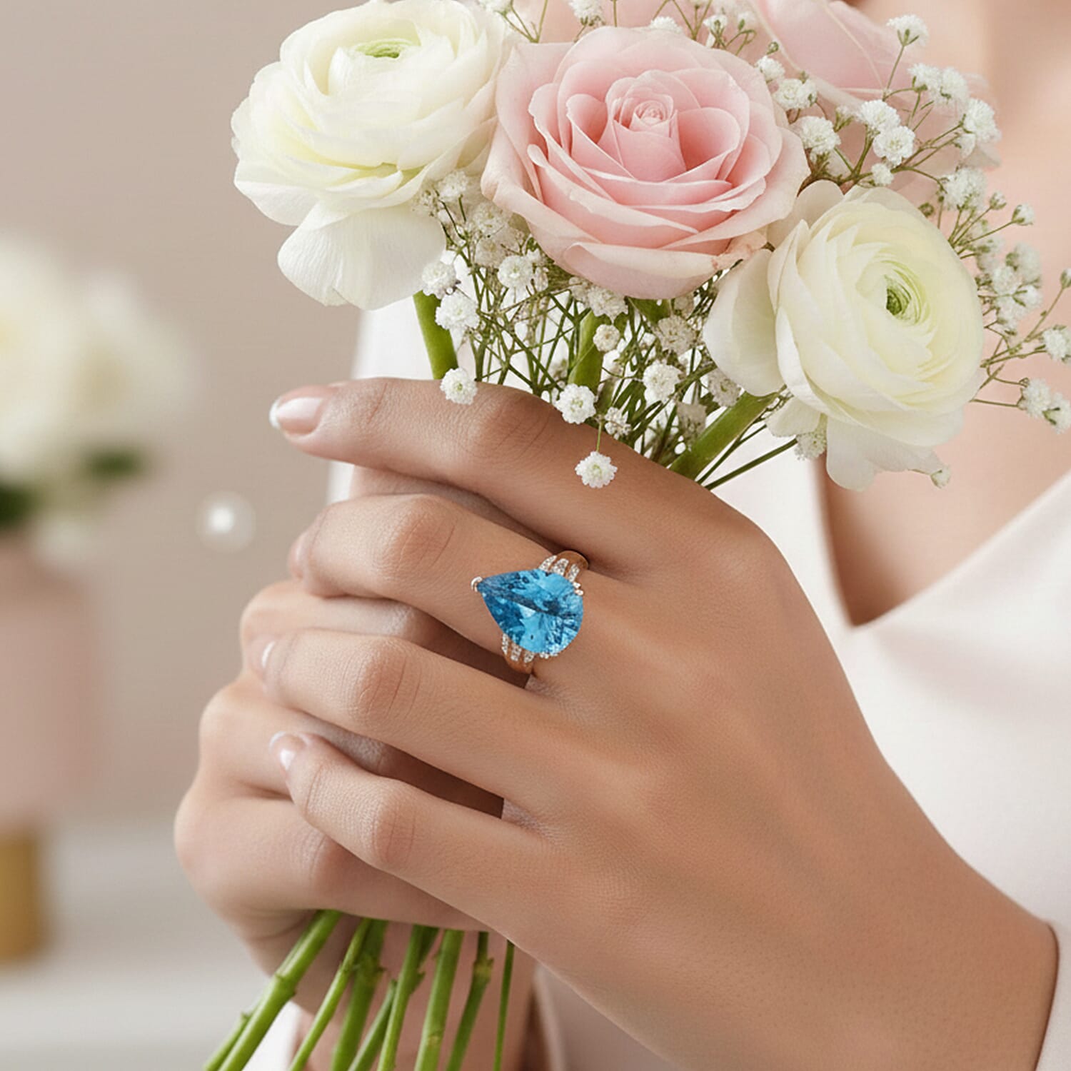 Luxuriant 9K Yellow Gold AA London Blue Topaz & Lab Grown Diamond (SI-GH) Ring 12.89 Ct.